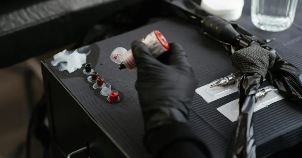 문신 잉크는 어떻게 만들어지나요?